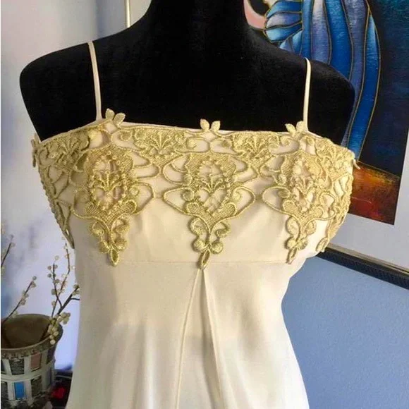 Laundry By ShelliSegal Ivory Embroidered DressSize 2